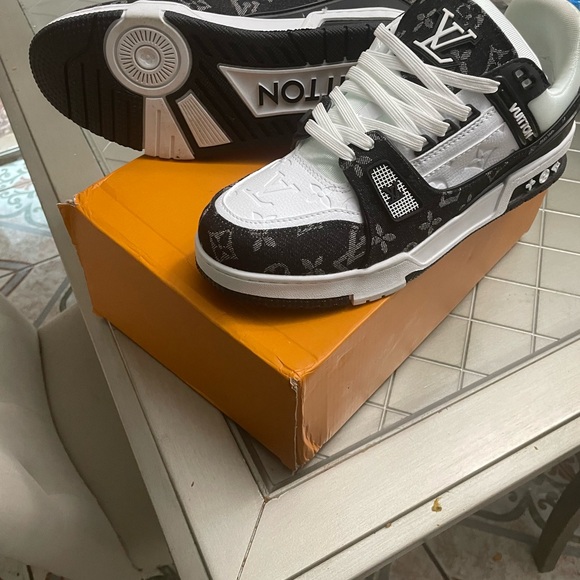 Louis Vuitton trainers - Picture 4 of 9